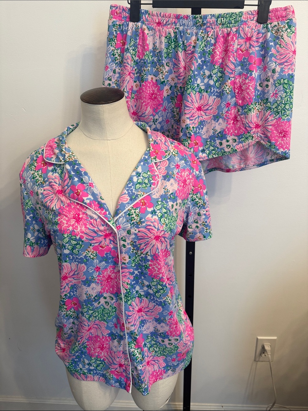 Lilly Pulitzer Short Sleeve  Pink and Blue Floral Short Pajama Set Size  Medium